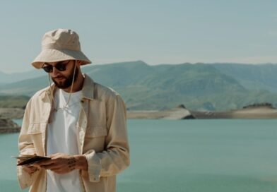 Comment porter un bob homme avec style ?